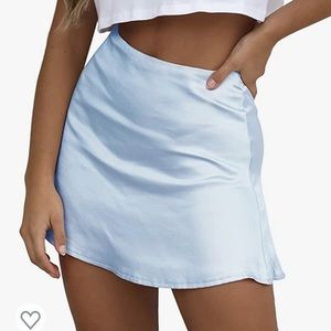LYANER SATIN MINI SKIRT | Size Medium (fits like a small)